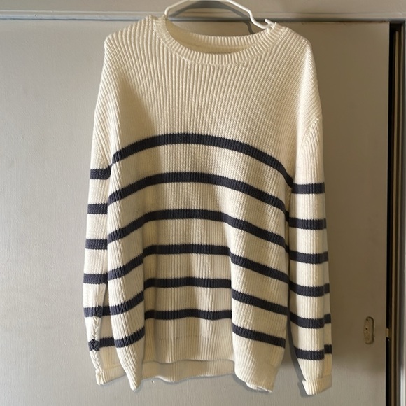 White w/ Blue Striped Oversized Crewneck Knit Pullover Sweater - Picture 3 of 3